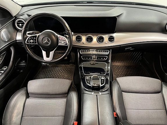 Mercedes-Benz E200 17 of 28