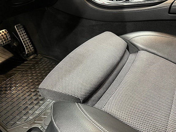 Mercedes-Benz E200 14 of 28
