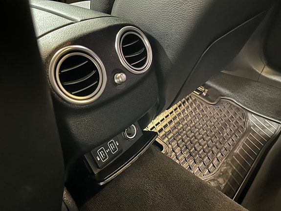Mercedes-Benz E200 27 of 28