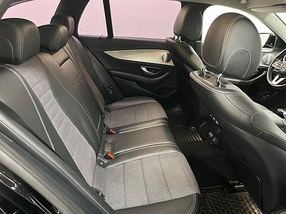 Mercedes-Benz E200 25 of 28