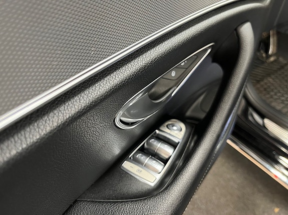 Mercedes-Benz E200 12 of 28