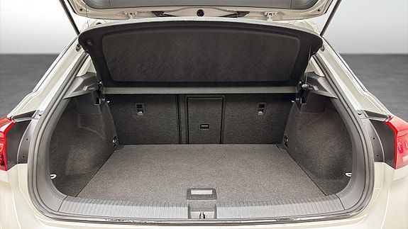 Volkswagen T-Roc 12 of 12