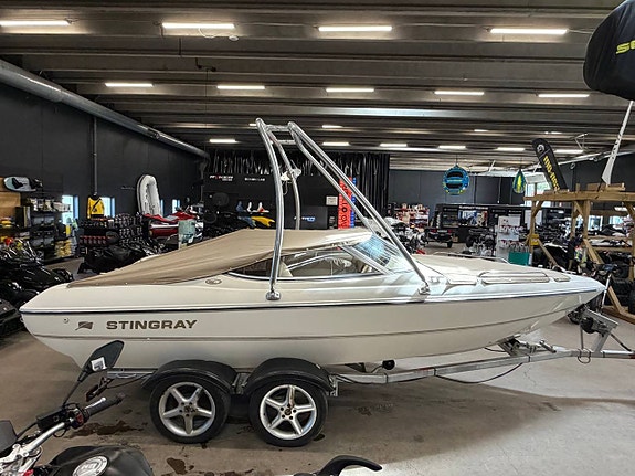 STINGRAY 190LS INK TRAILER 2 of 5