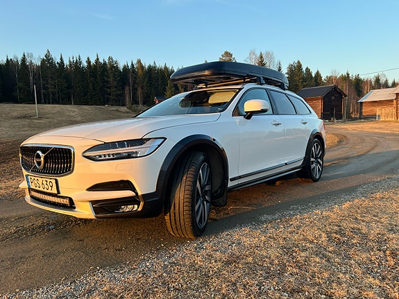 Volvo V90 Cross Country 3 of 5