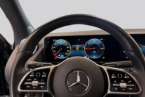 Mercedes-Benz EQA300 9 of 13