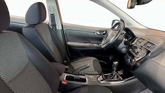 Nissan Pulsar 3 of 5