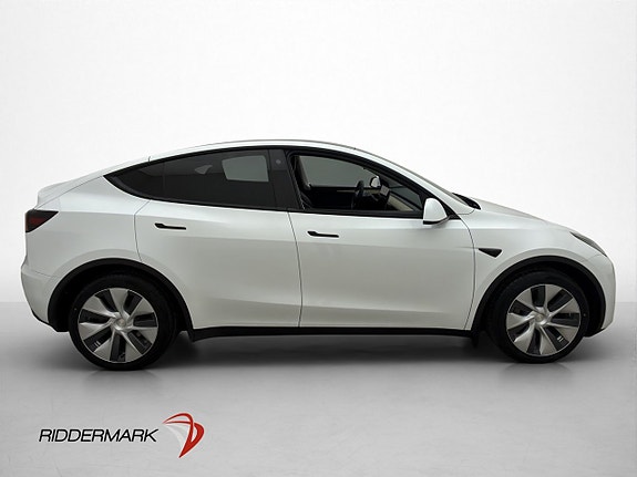 Tesla Model Y 9 of 29