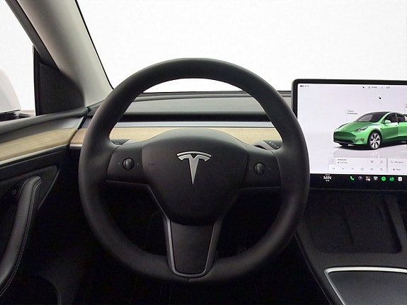 Tesla Model Y 18 of 29