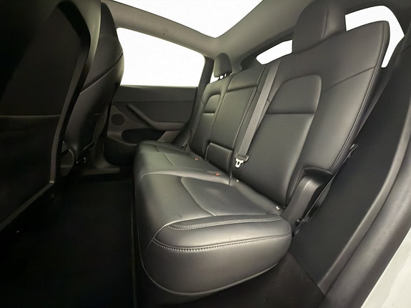 Tesla Model Y 15 of 29