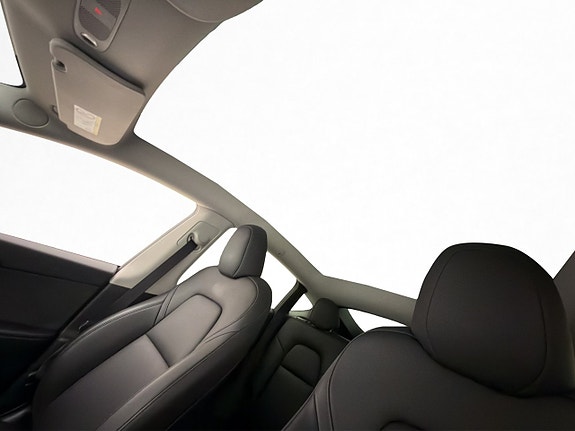 Tesla Model Y 19 of 29