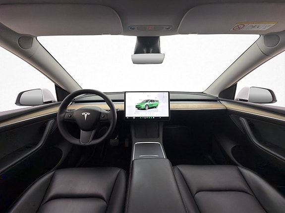 Tesla Model Y 14 of 29