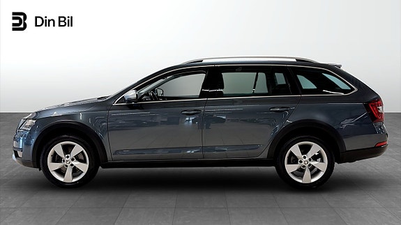 Skoda Octavia Scout 2 of 5