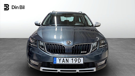 Skoda Octavia Scout 4 of 5