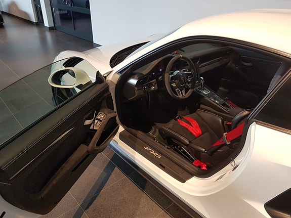 Porsche 911 GT3 RS 6 of 12