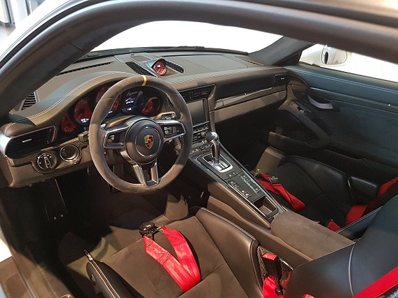 Porsche 911 GT3 RS 7 of 12