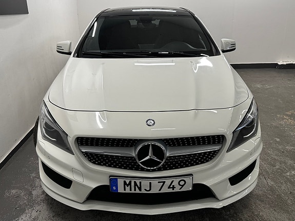 Mercedes-Benz CLA250 3 of 5