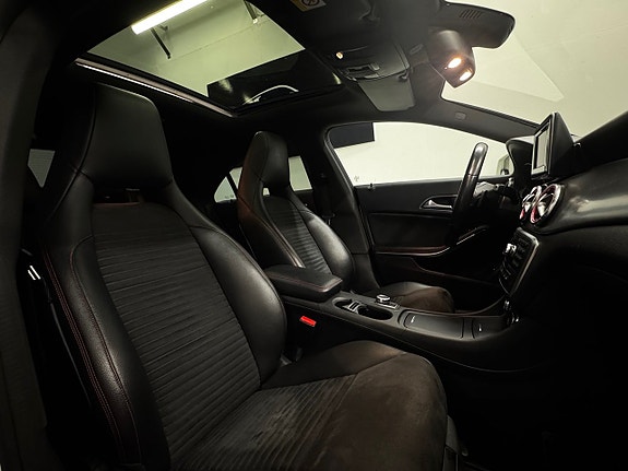 Mercedes-Benz CLA250 10 of 23
