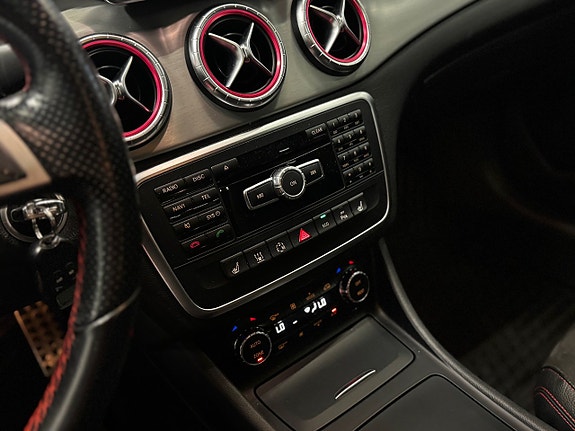 Mercedes-Benz CLA250 18 of 23