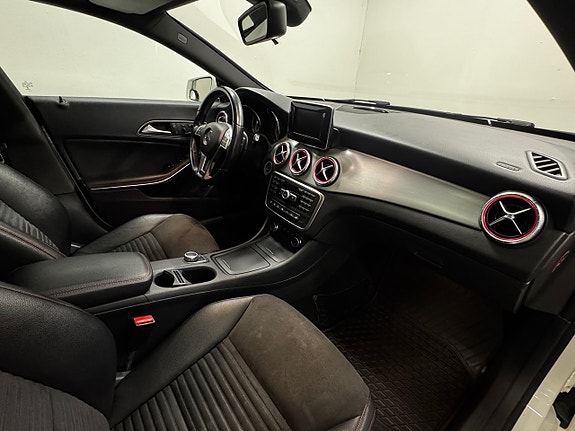 Mercedes-Benz CLA250 8 of 23