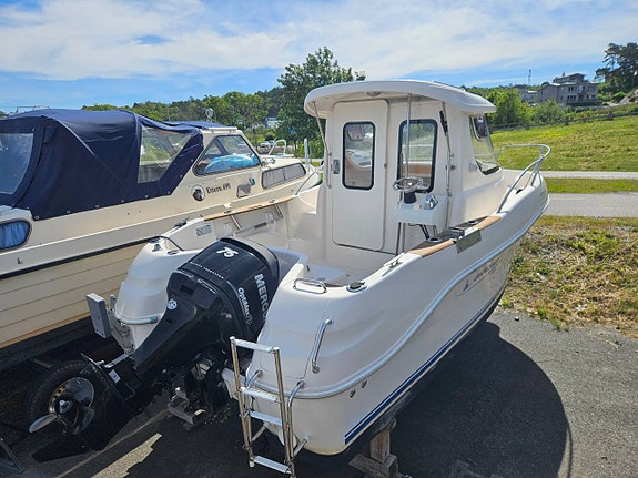 Quicksilver 580 Pilothouse 3 of 5