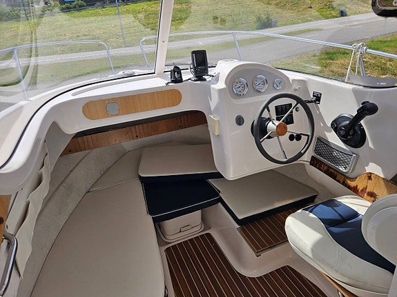 Quicksilver 580 Pilothouse 7 of 8