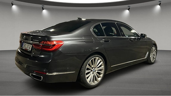 BMW 730 2 of 5