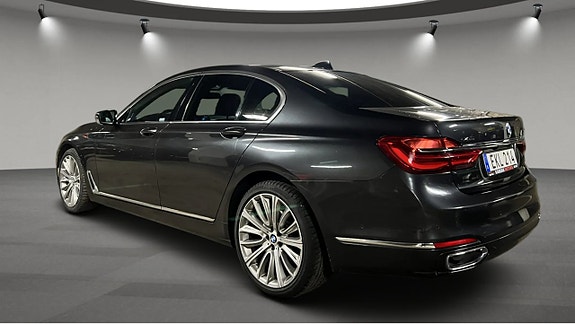 BMW 730 3 of 5