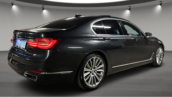 BMW 730 3 of 11