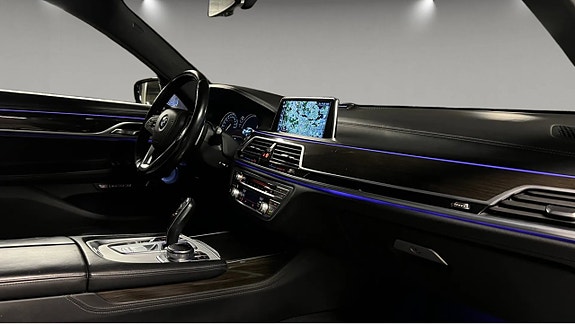 BMW 730 8 of 11