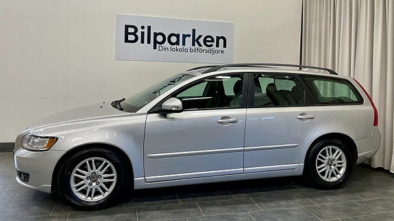 Volvo V50 3 of 5