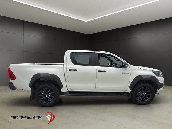 Toyota HiLux 2 of 30