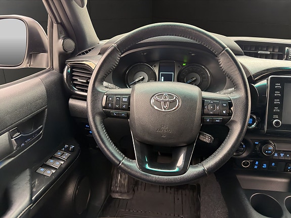 Toyota HiLux 18 of 30