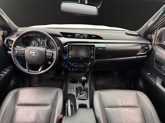 Toyota HiLux 17 of 30