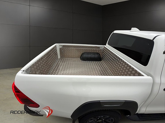 Toyota HiLux 15 of 30