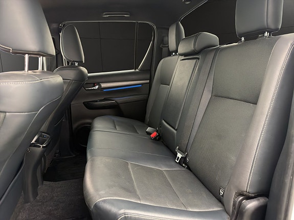 Toyota HiLux 26 of 30