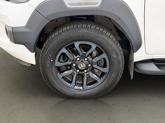 Toyota HiLux 28 of 30