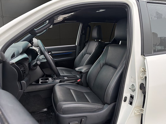 Toyota HiLux 16 of 30