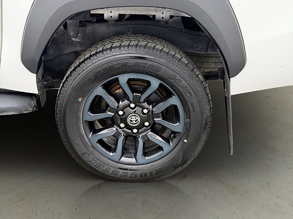Toyota HiLux 30 of 30
