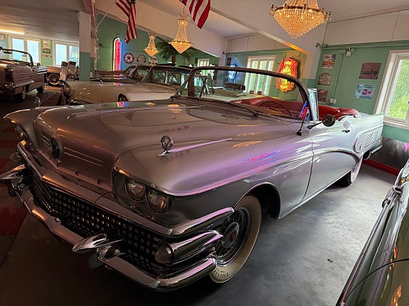 Buick Limited 13 of 20