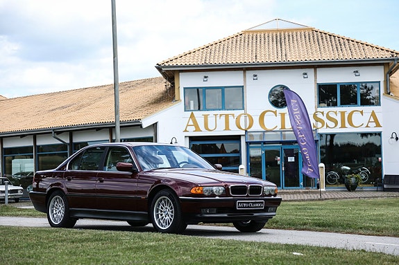 BMW 728i 2 of 5