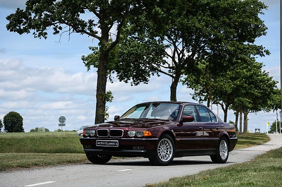 BMW 728i 5 of 5