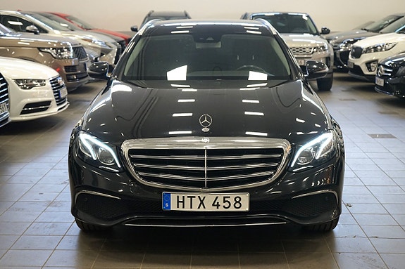 Mercedes-Benz E220 4 of 5