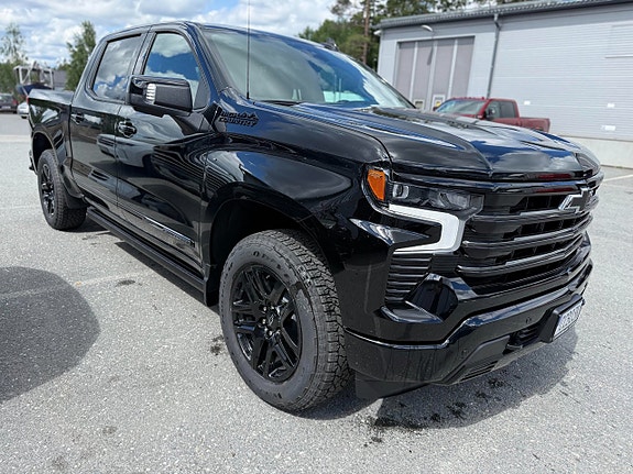 Chevrolet Silverado 3 of 5