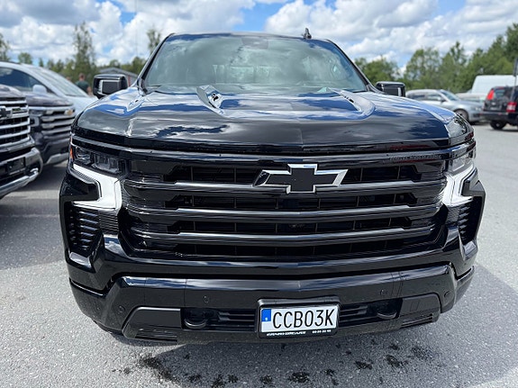 Chevrolet Silverado 2 of 5