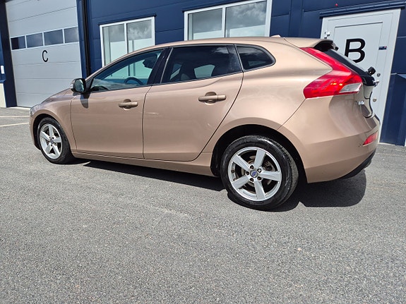 Volvo V40 4 of 5