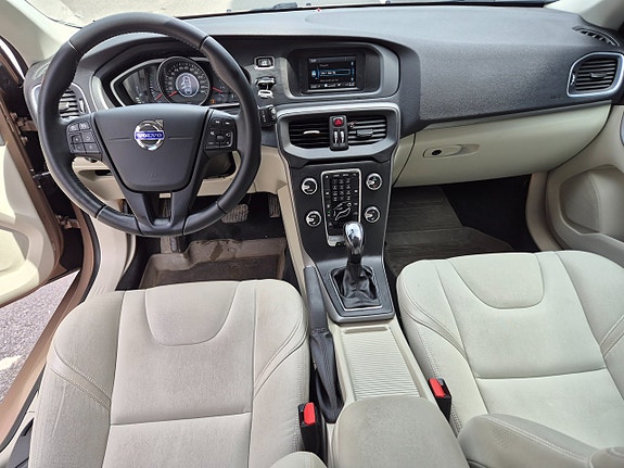 Volvo V40 6 of 10