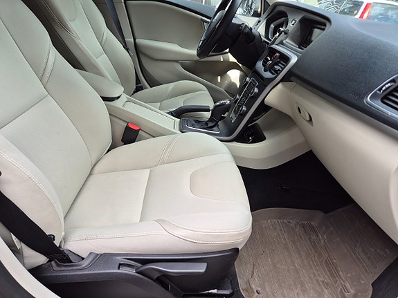 Volvo V40 8 of 10
