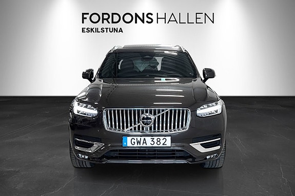 Volvo XC90 2 of 5