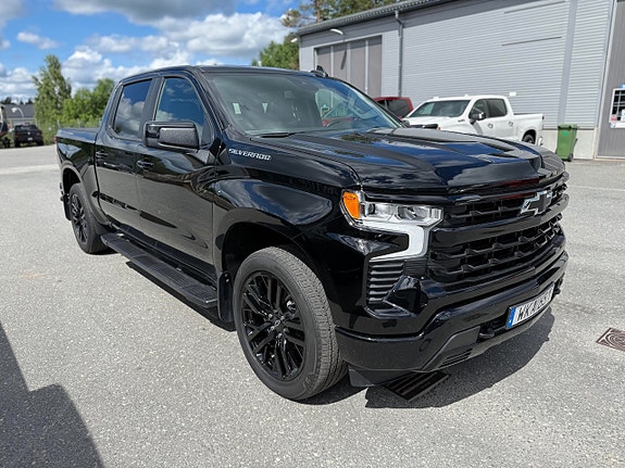 Chevrolet Silverado 1500 2 of 5