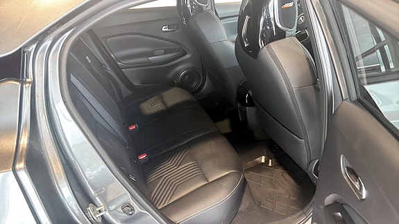 Nissan Juke 5 of 9